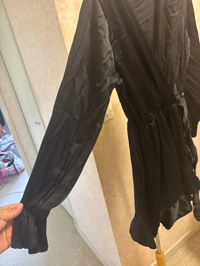 Robe  asymétrique noire taille  36 sans étiquette de taille - photo numéro 5