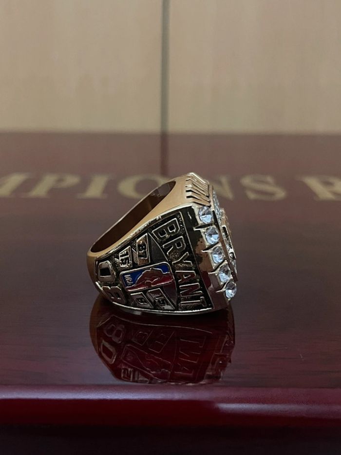 Bague NBA Lakers - photo numéro 3