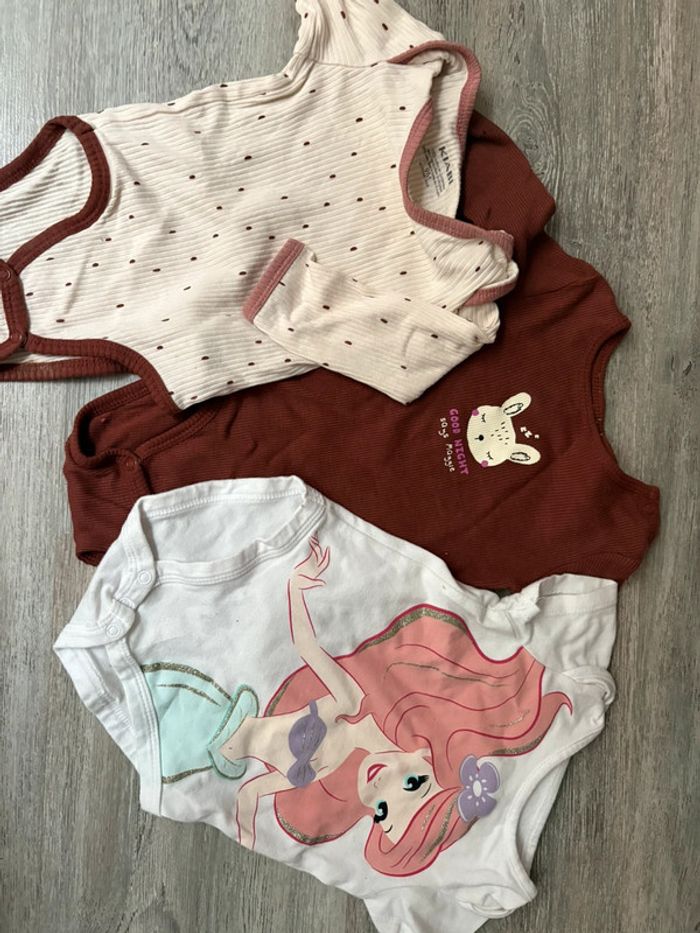 Bodys 6/9mois