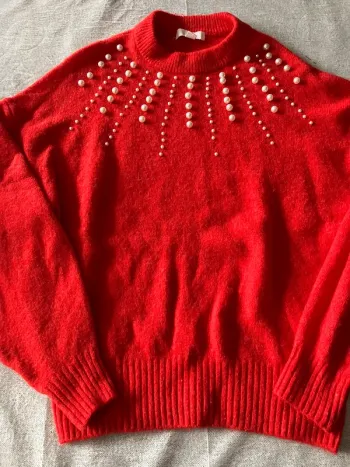Pull rouge H&M avec perles – Taille S