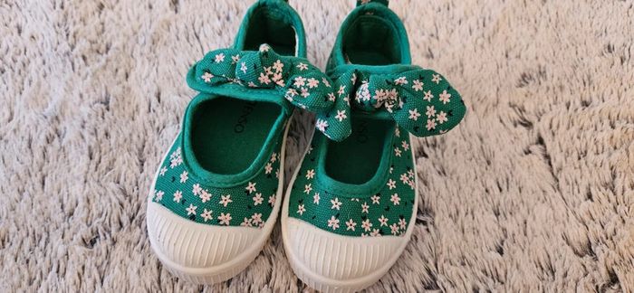 chaussures bébé fille neuve