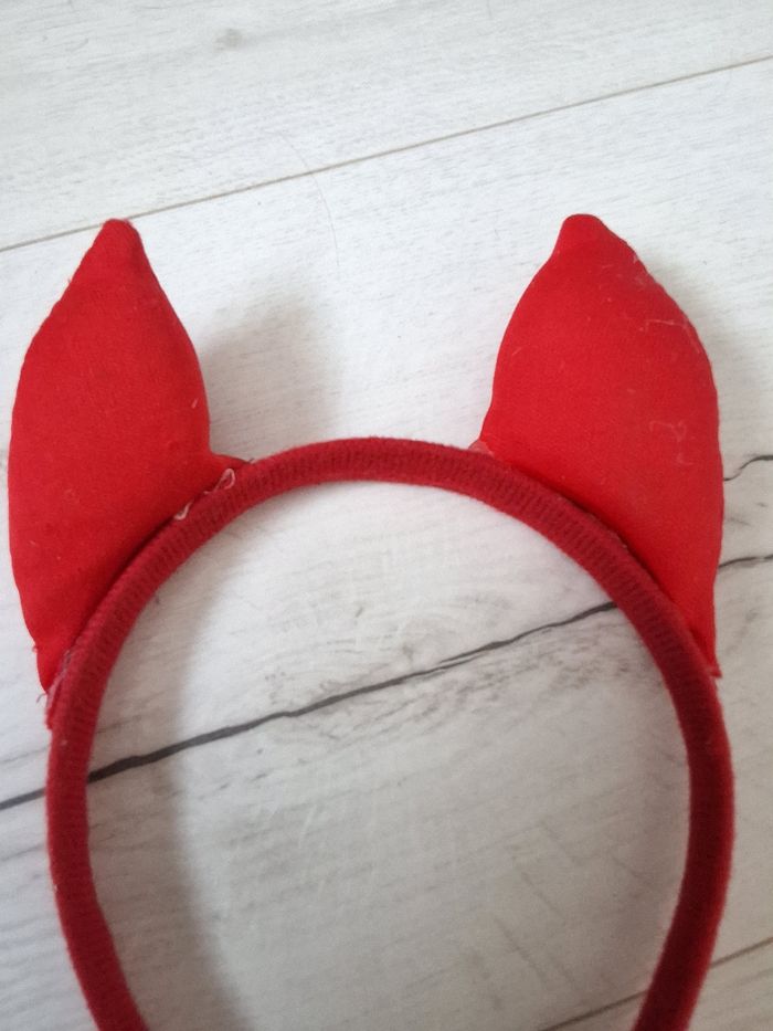 Déguisement enfant serré tête cornes de diable rouge - photo numéro 2