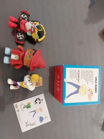 Lot de 3 figurines lola bunny