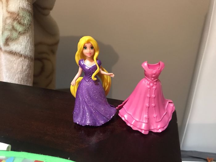 Figurine mini poupée raiponce