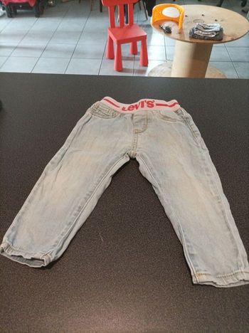 Pantalon levis