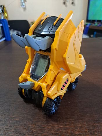 Voiture transformable en dinosaure