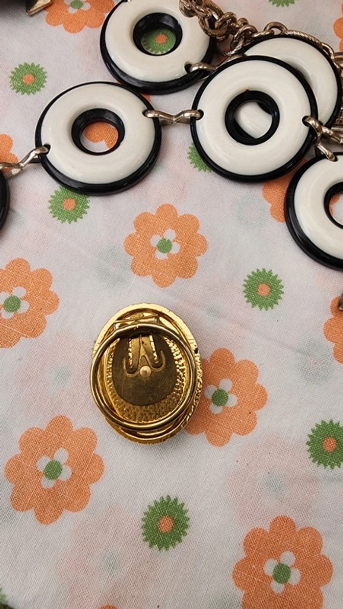 Adorable pince à foulard vintage médaillon années 70s - photo numéro 2