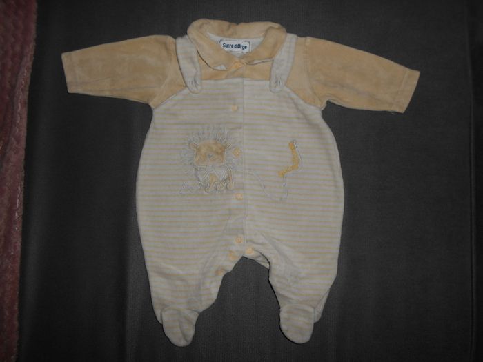 Pyjama (Sucre d'orge), taille: 1 mois à 0,50 EURO