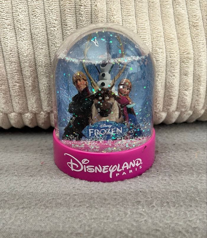 Boule à neige Disneyland La Reine des Neiges