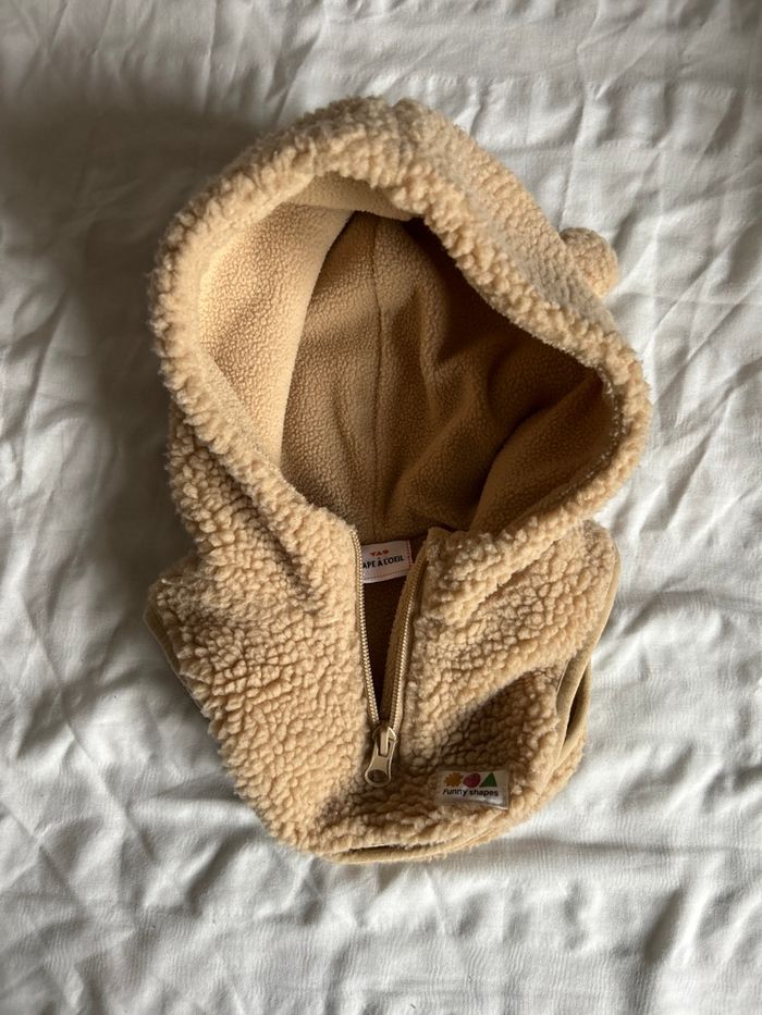Col à capuche zippé bébé garçon en sherpa beige avec oreilles et patch. Marque TAO de 3 à 9 mois. - photo numéro 3