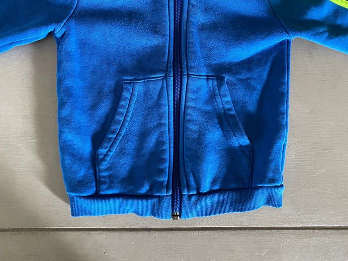 Gilet zippé veste Adidas bleue et verte fluo avec capuche taille 12 / 18 mois - photo numéro 4