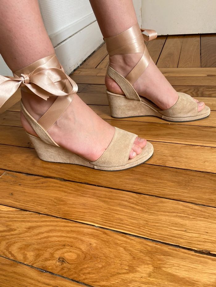 Sandales en daim beiges avec rubans à lacer taille 40 - photo numéro 9