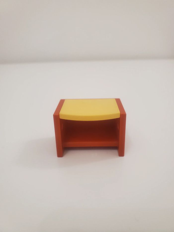 Playmobil Meuble chambre enfant, Un  bureau Marron et jaune très bon état - photo numéro 5