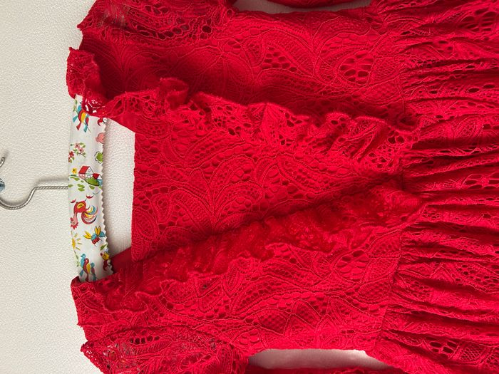 robe en dentelle dos en V - photo numéro 2