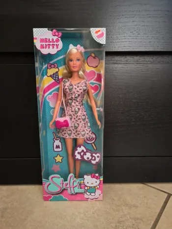 poupee Hello kitty rose claire 29 cm Steffi love
