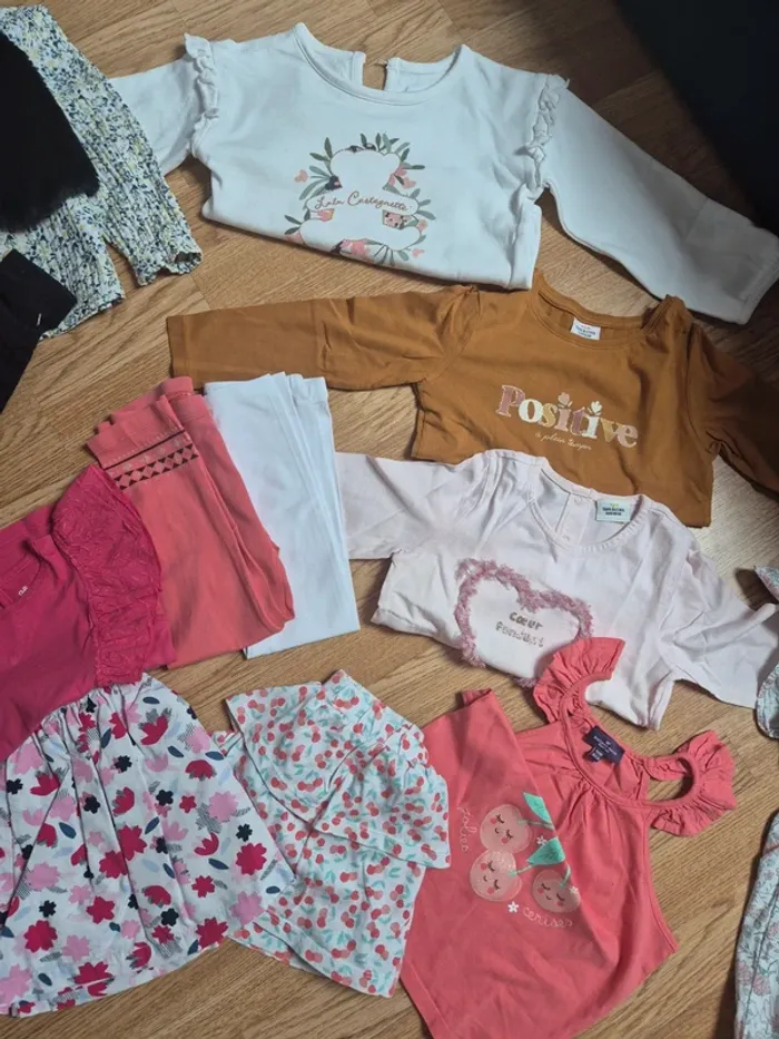 Lot vêtements fille 3 et 4 ans - photo numéro 3