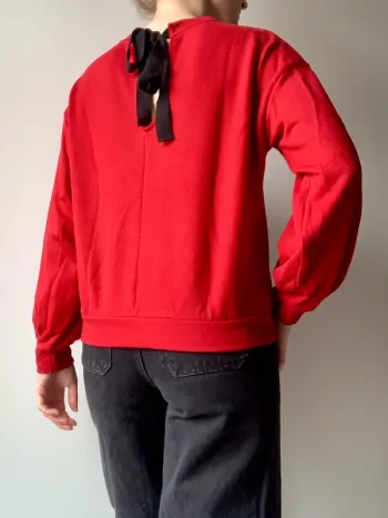 Pull rouge Bershka avec noeud dos