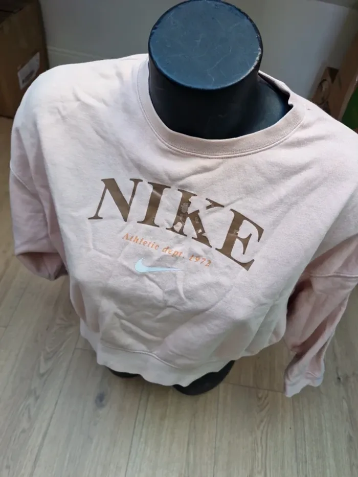 Magnifique pull court nike vieux rose taille M - photo numéro 2