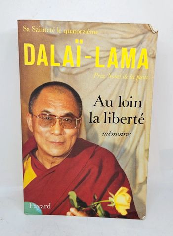 "Au loin la liberté. Mémoires. Dalaï-Lama".
Fayard.
384 pages.
ISBN : 2.213.02561.4