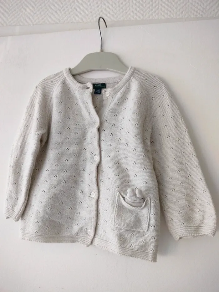 (a) Gilet écru Kiabi 12mois