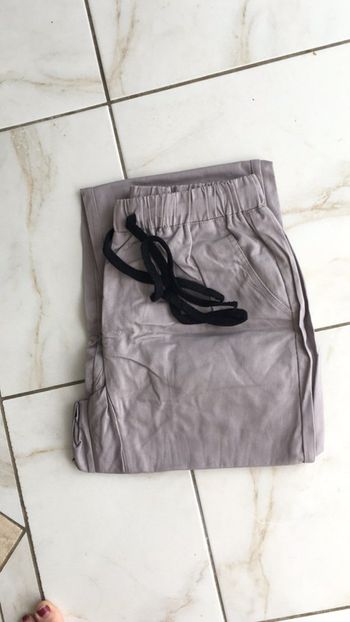 Chino gris taille XL (taille petit donc L)