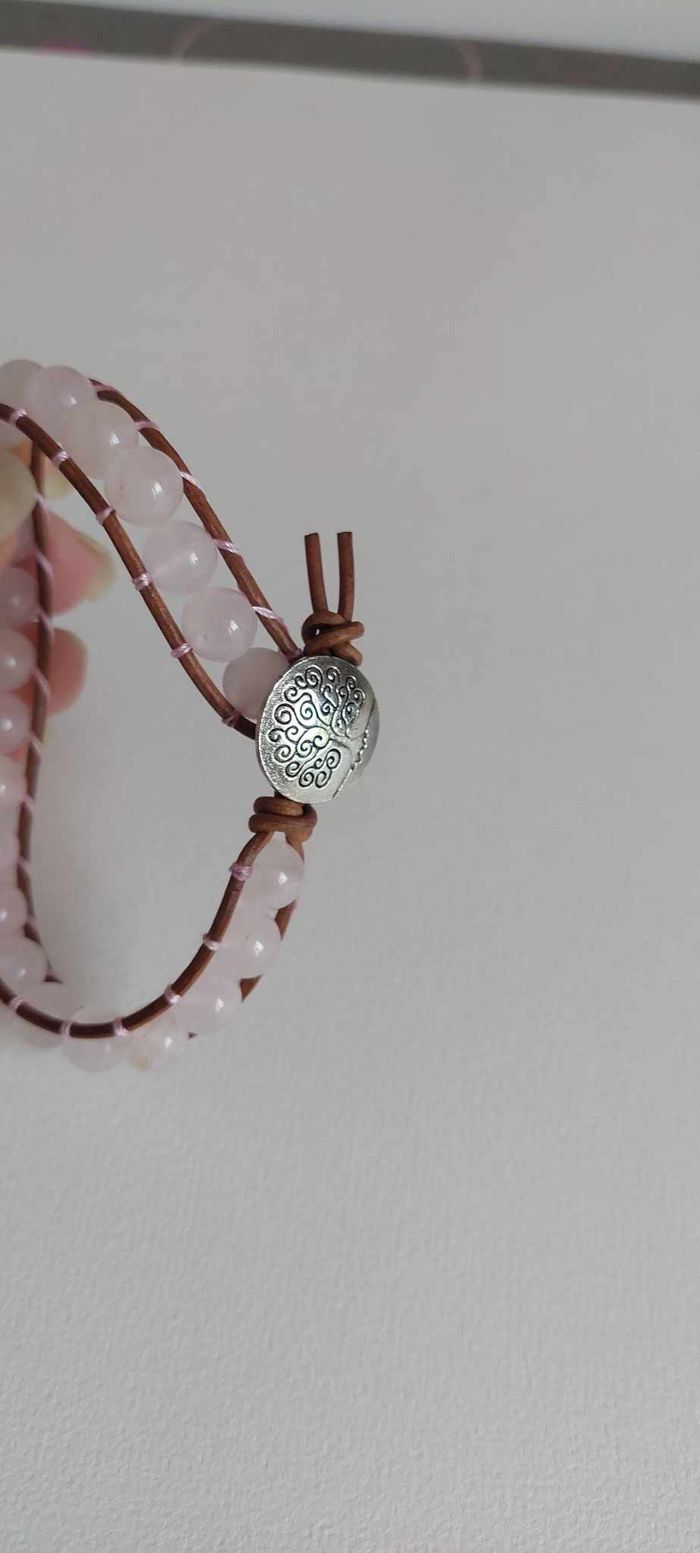 Joli bracelet cuir perles rondes quartz rose + breloque arbre neuf - photo numéro 4