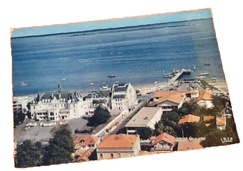 Carte postale Arcachon (Gironde)  Le casino de la Plage, vu du ciel