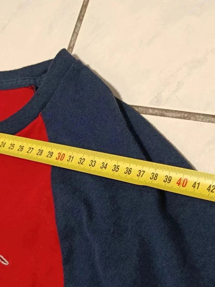 🟥 T-shirt Hollister rouge et bleu marine 🟦 - photo numéro 9