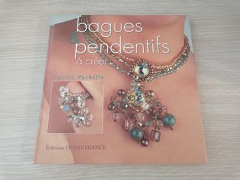 Livre bagues et pendentifs Editions Ouest France