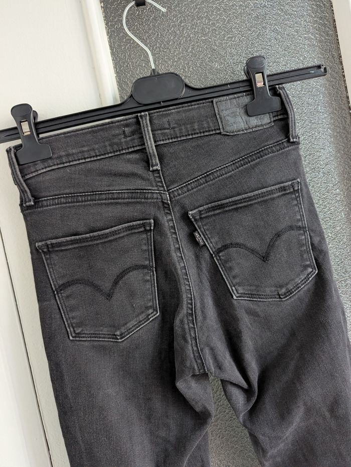 Jean levi's noir taille 34 slimming super skinny - photo numéro 2