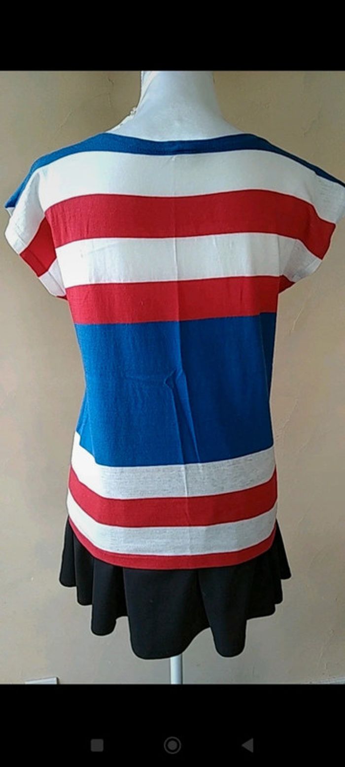 T shirt bleu blanc rouge
Taille 40 - photo numéro 4