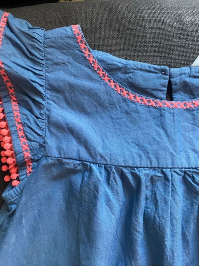 Robe bleu broderie rose  H&M - photo numéro 2