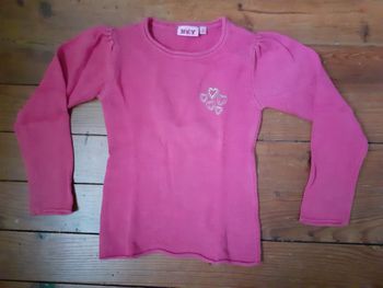 Pull rose motif cœur gris