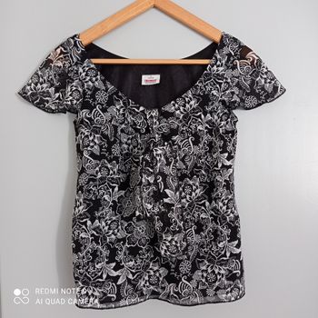Blouse noire à fleurs blanches t34/36