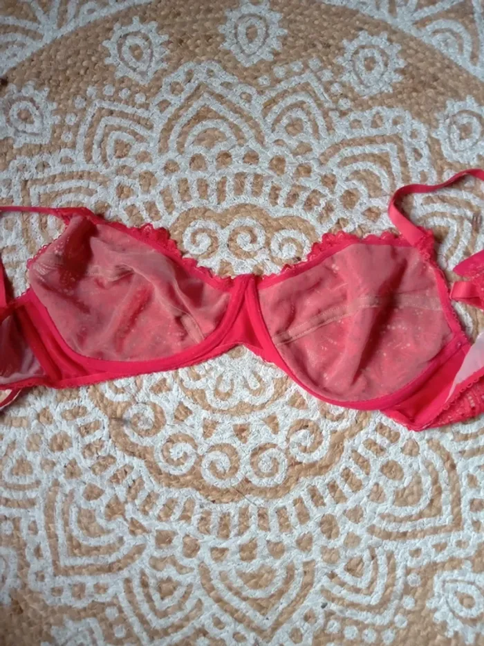 Soutien gorge rouge dentelle sans armatures - photo numéro 3