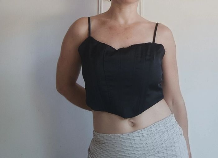 💎crop top haut corset bustier armature bretelles fines réglables taille M 38 satiné Bershka - photo numéro 2