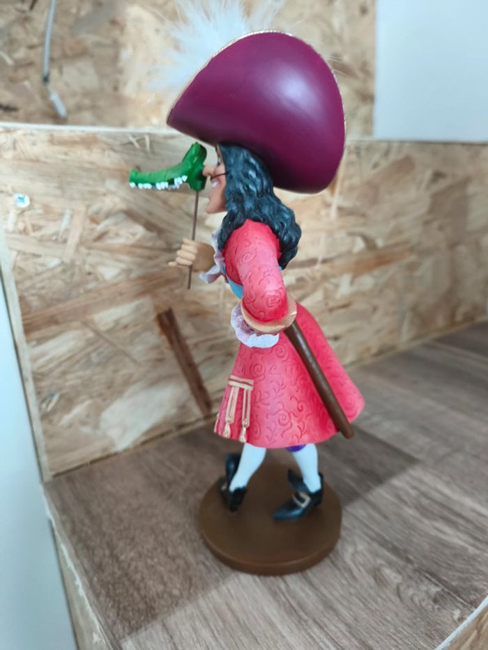 figurise showcase capitaine crochet disney masquerade peter pan - photo numéro 2