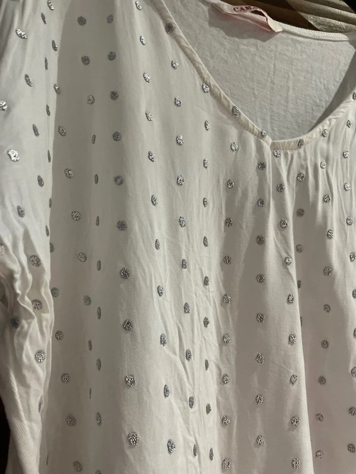 Tee shirt blanc et pois argenté épaule ouverte - photo numéro 3