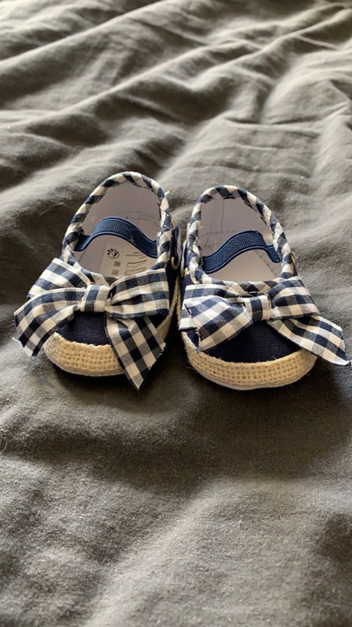 Chaussures bébé fille jamais portées (de la naissance à 6 mois)