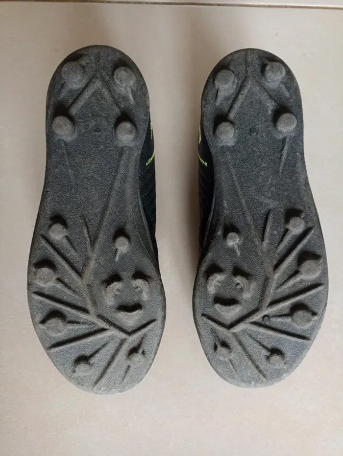 Chaussures de foot crampons pointure 33 - photo numéro 5