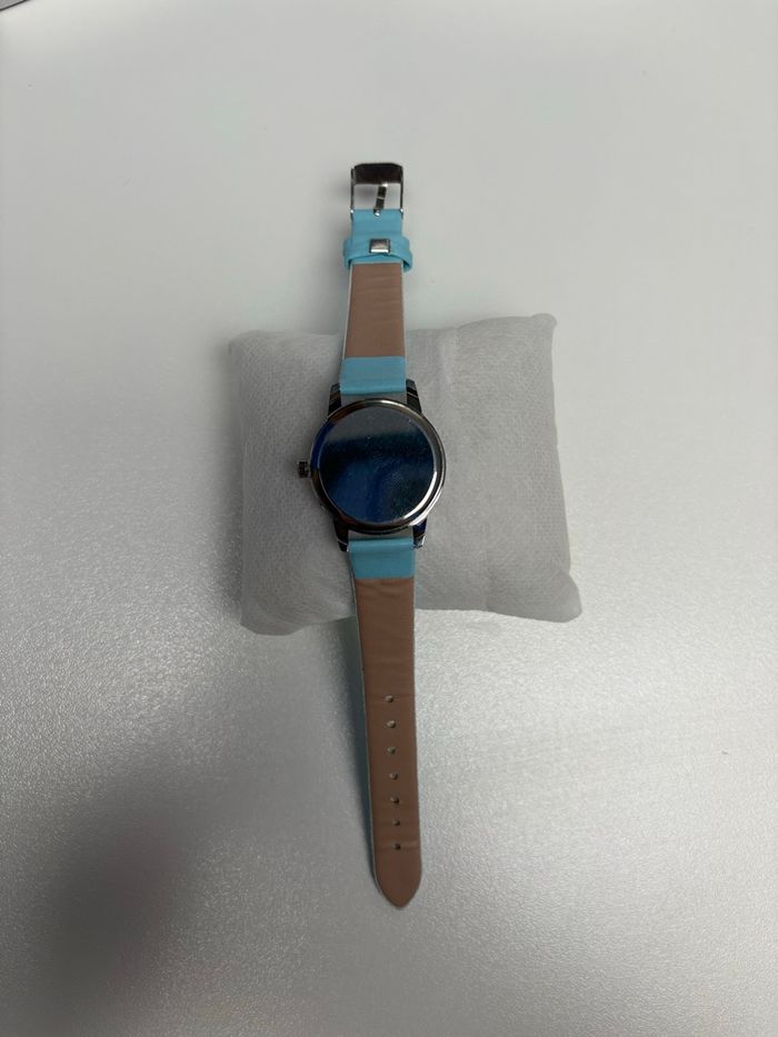 Montre bleu avec cadran argenté Stitch avec une  boîte cadeau Neuve - photo numéro 5