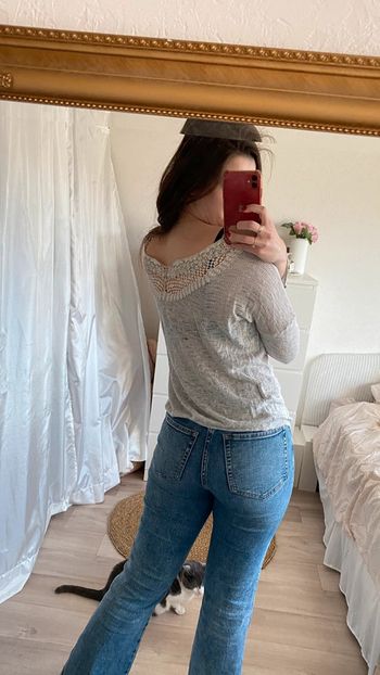 Haut transparent avec dentelle au dos