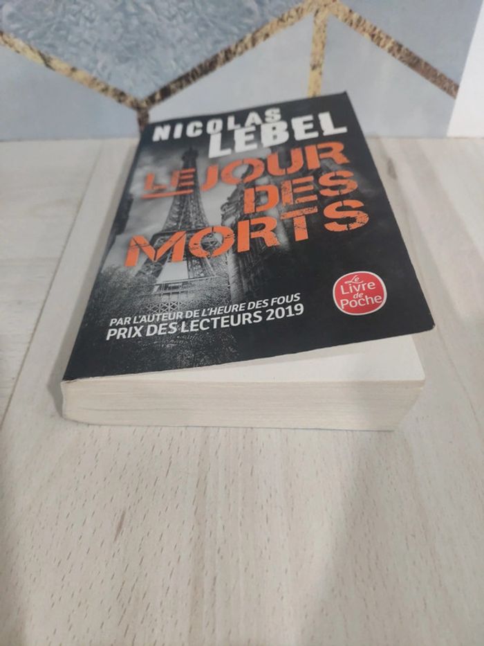 Livre poche policier le jour des morts Lebel - photo numéro 2