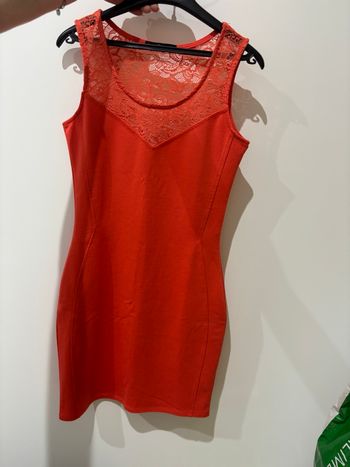 Robe moulante décolte en dentelle 