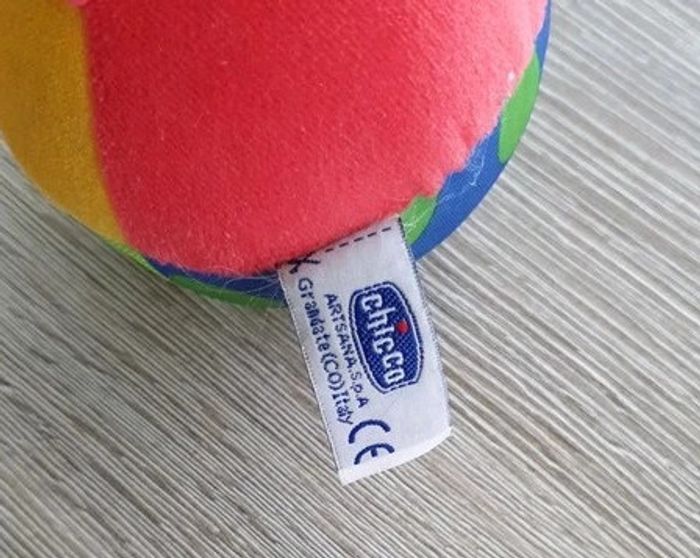 Petite balle en mousse avec grelots - photo numéro 5