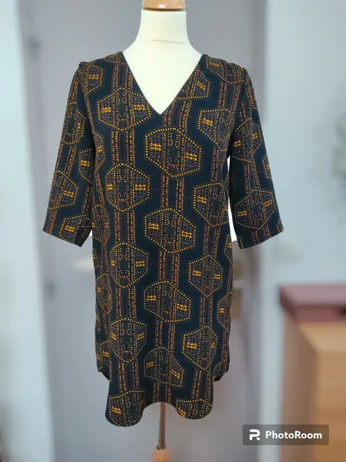 Robe mi-longue noire motifs orangés Suncoo T2 38 M TBE - photo numéro 3