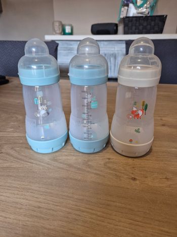 Lot biberons MAM  avec tétines