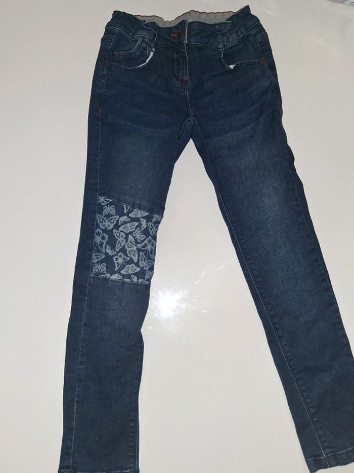 Jean bleu marine avec papillon au genou Palomino