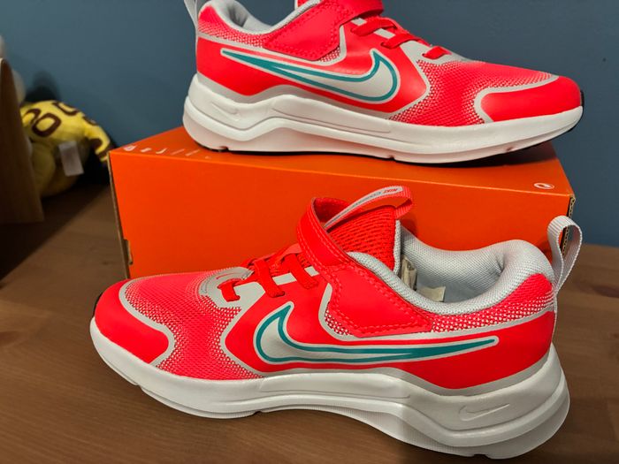 Nike cosmic runner, pointure 34 - photo numéro 2