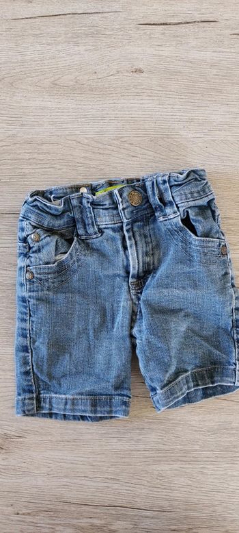 Short en jean s mixte, TQF, taille 3 ans, règlable à la taille, peu mis